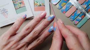 Get Beauty salon-Top quality Fingernails with Semi Cured Gel Wraps post thumbnail image